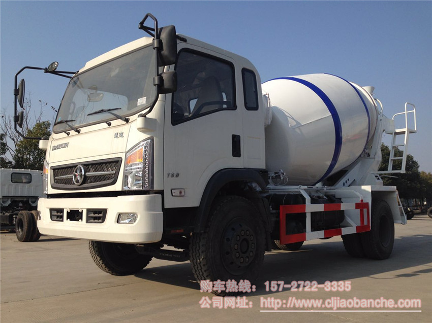 河南新鄉(xiāng)趙總在我廠定購2臺6.5方大運攪拌車