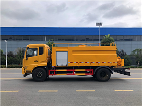 東風(fēng)天錦清洗車(chē)