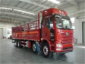 解放前四后八瓶氣?瓶運(yùn)輸車(chē)