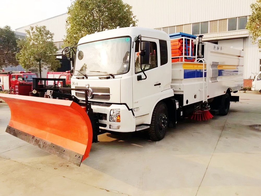 東風(fēng)天錦洗掃車(chē)帶清雪鏟